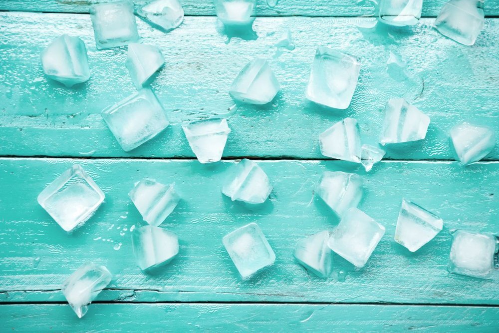 Eisw&uuml;rfelbeh&auml;lter