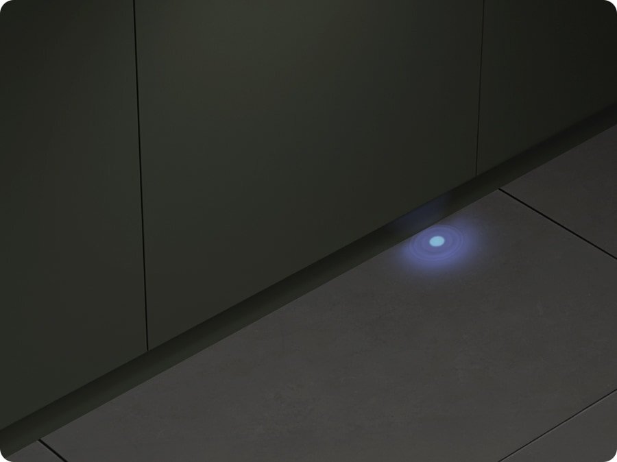 Von außen sichtbarer Lichtpunkt am Boden